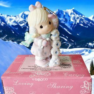 2003 Precious Moments "Icy Good Times Ahead" #112840 Ornament